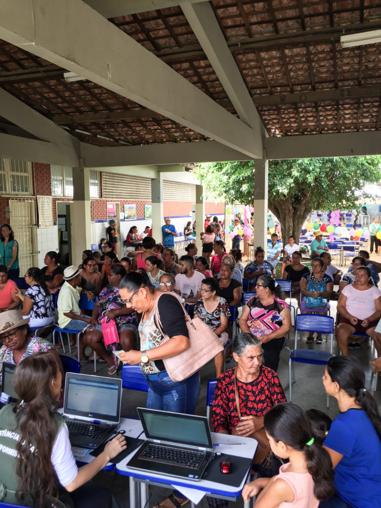 Pessoas esperando em um consultorio